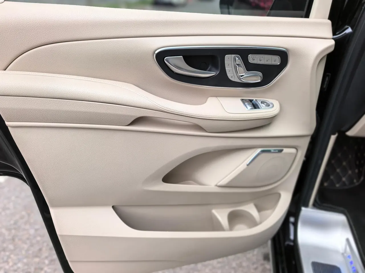 Mercedes Benz V 2022V 260 L 2.0T Deluxe Edition Automatic Gear 10