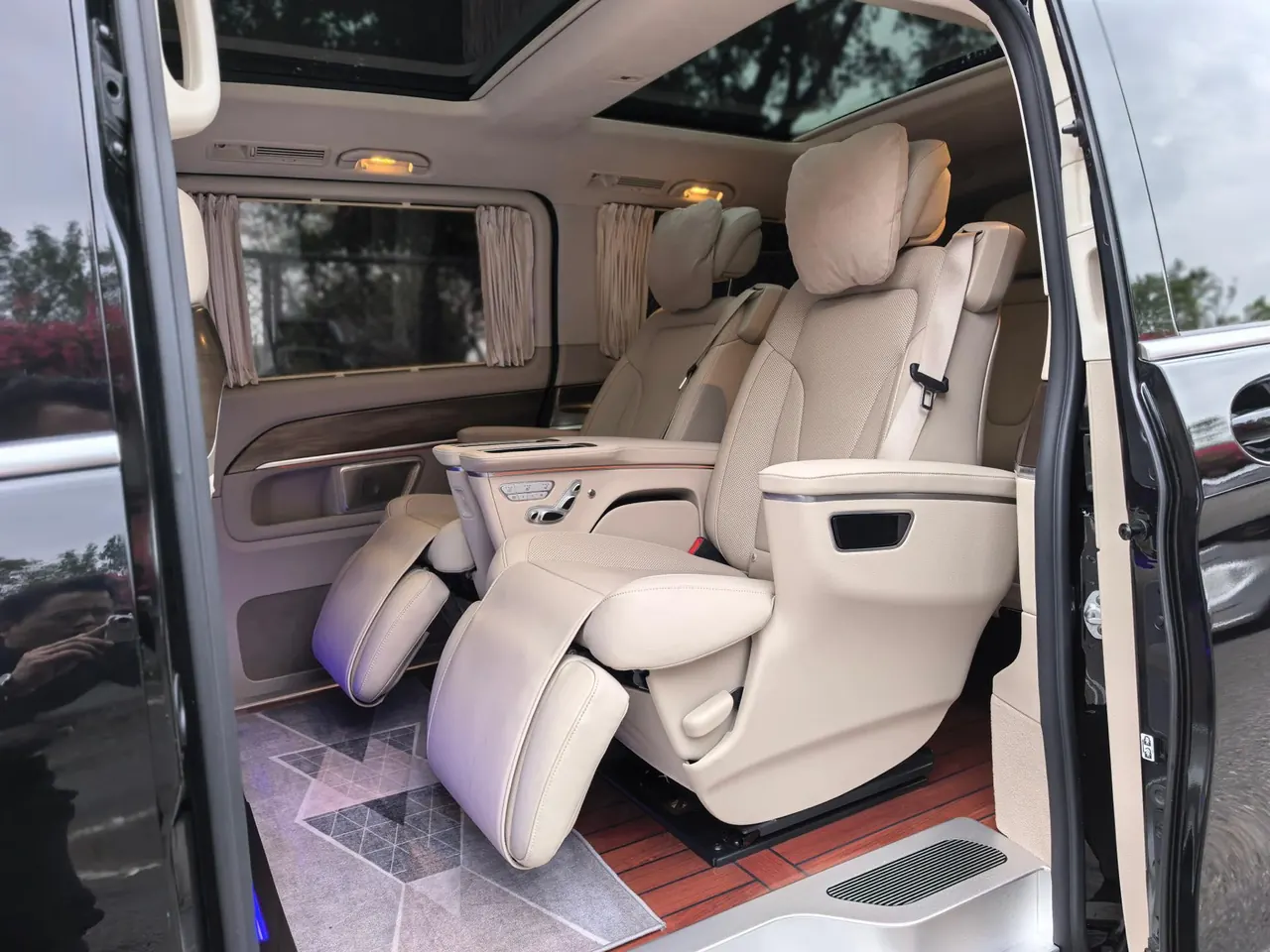 Mercedes Benz V 2022V 260 L 2.0T Deluxe Edition Automatic Gear 12