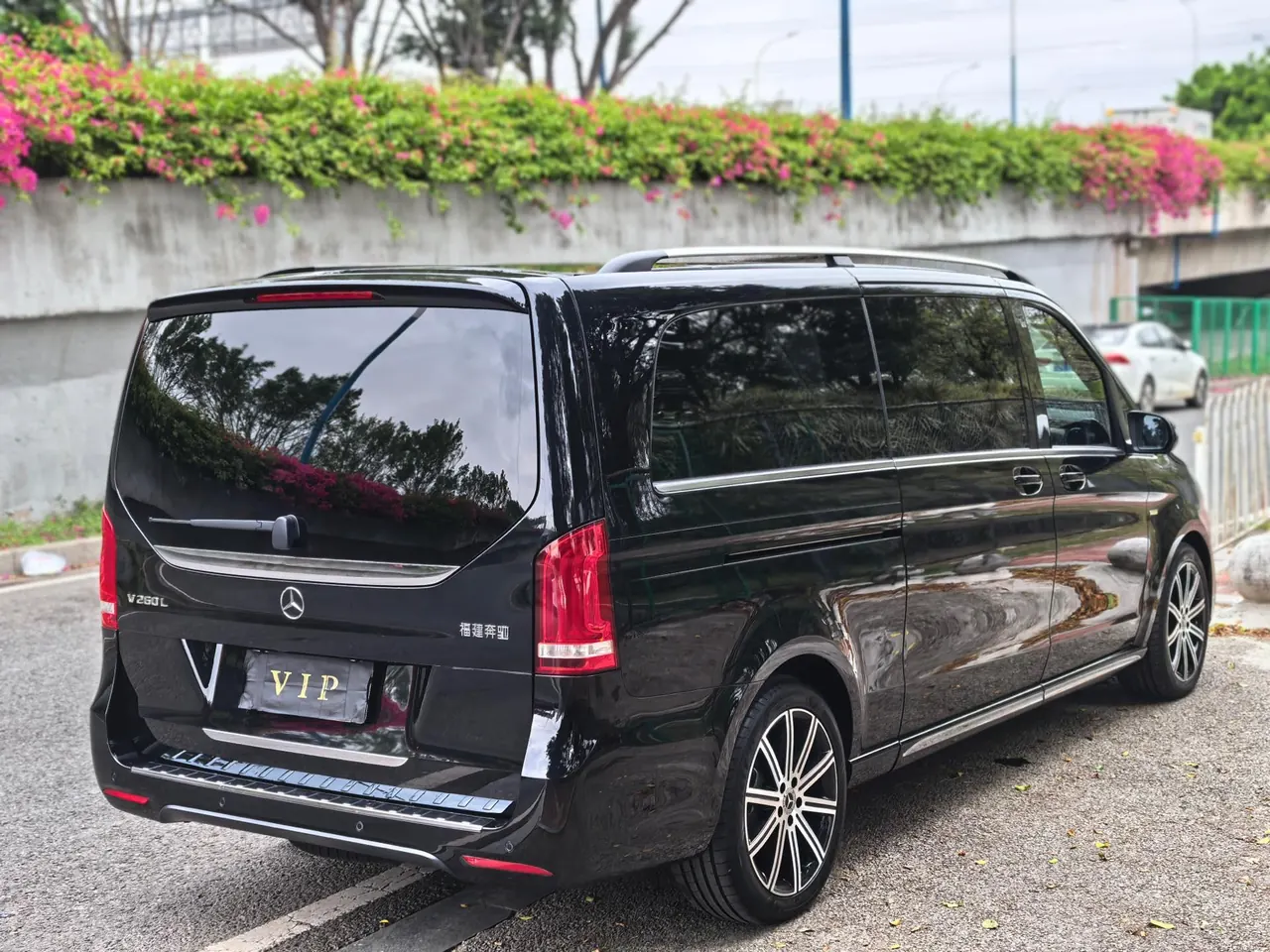 Mercedes Benz V 2022V 260 L 2.0T Deluxe Edition Automatic Gear 6