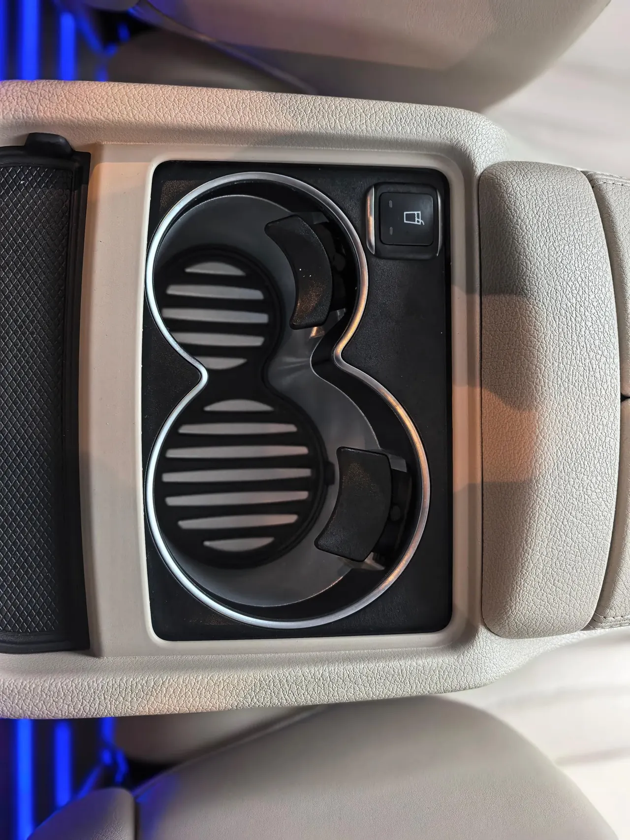 Mercedes Benz V 2022V 260 L 2.0T Deluxe Edition Automatic Gear 8