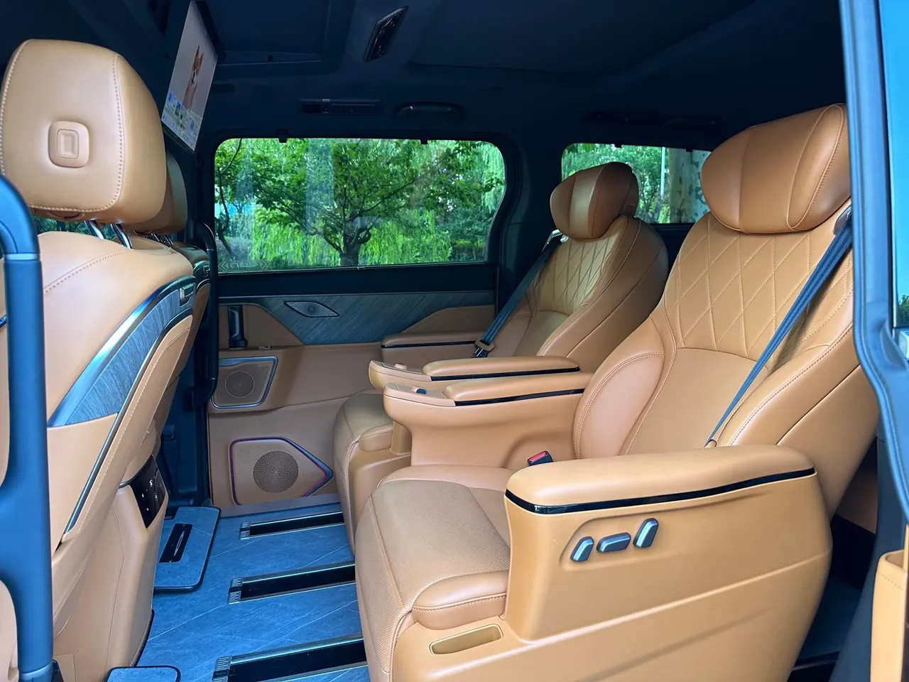 WEY 2025 VV7 Hi4 1.5T Four-Wheel-Drive Automatic Model 10