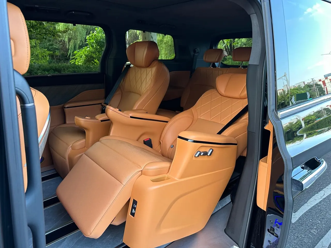 WEY 2025 VV7 Hi4 1.5T Four-Wheel-Drive Automatic Model 11