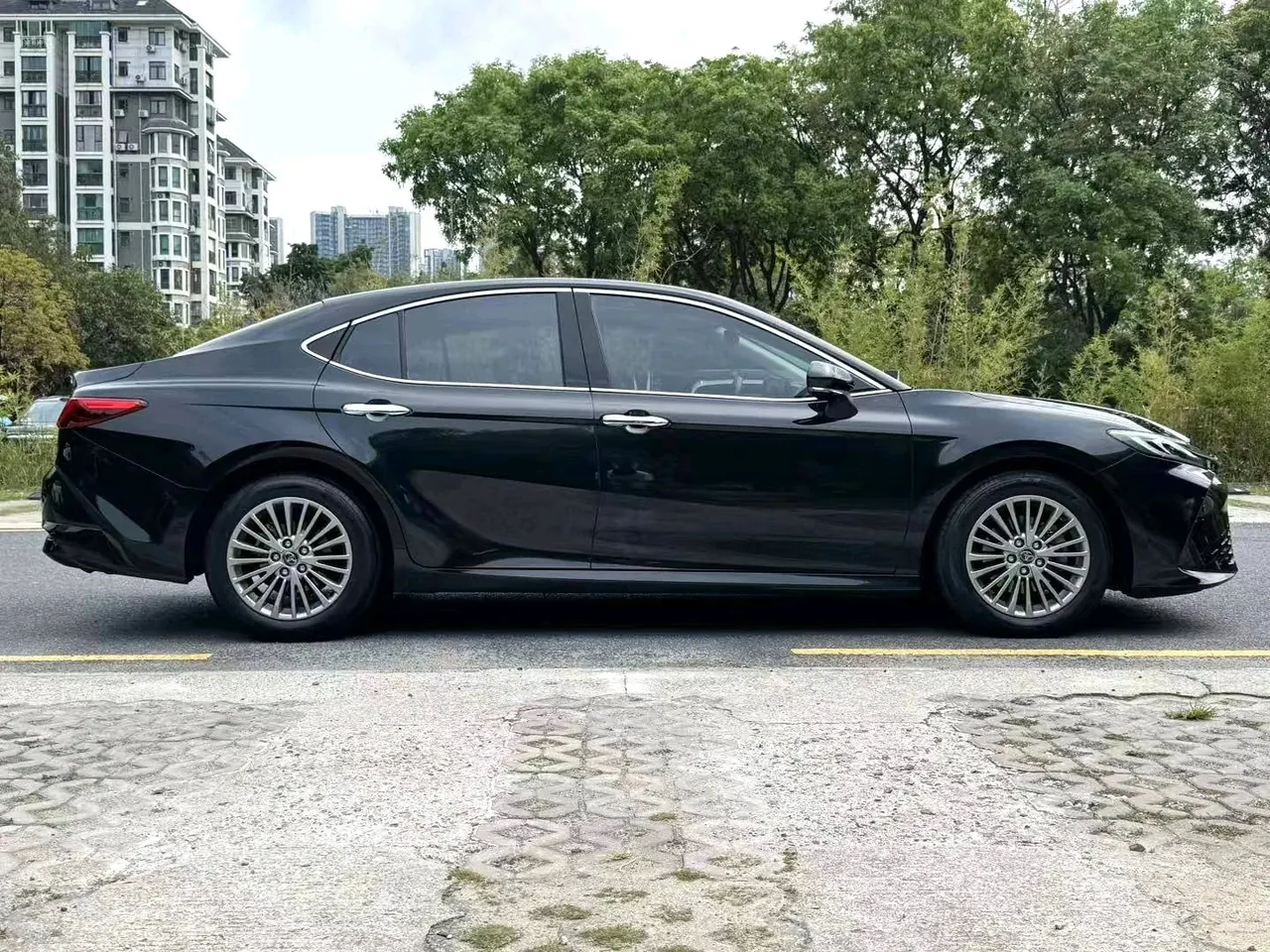 Open image lightbox: Toyota 2024 Camry 2.0GVP Stepless Deluxe Edition Automatic Transmission