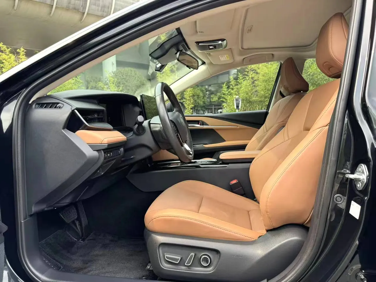 Toyota 2024 Camry 2.0GVP Stepless Deluxe Edition Automatic Transmission 3
