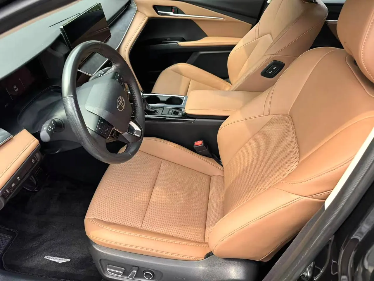 Toyota 2024 Camry 2.0GVP Stepless Deluxe Edition Automatic Transmission 4