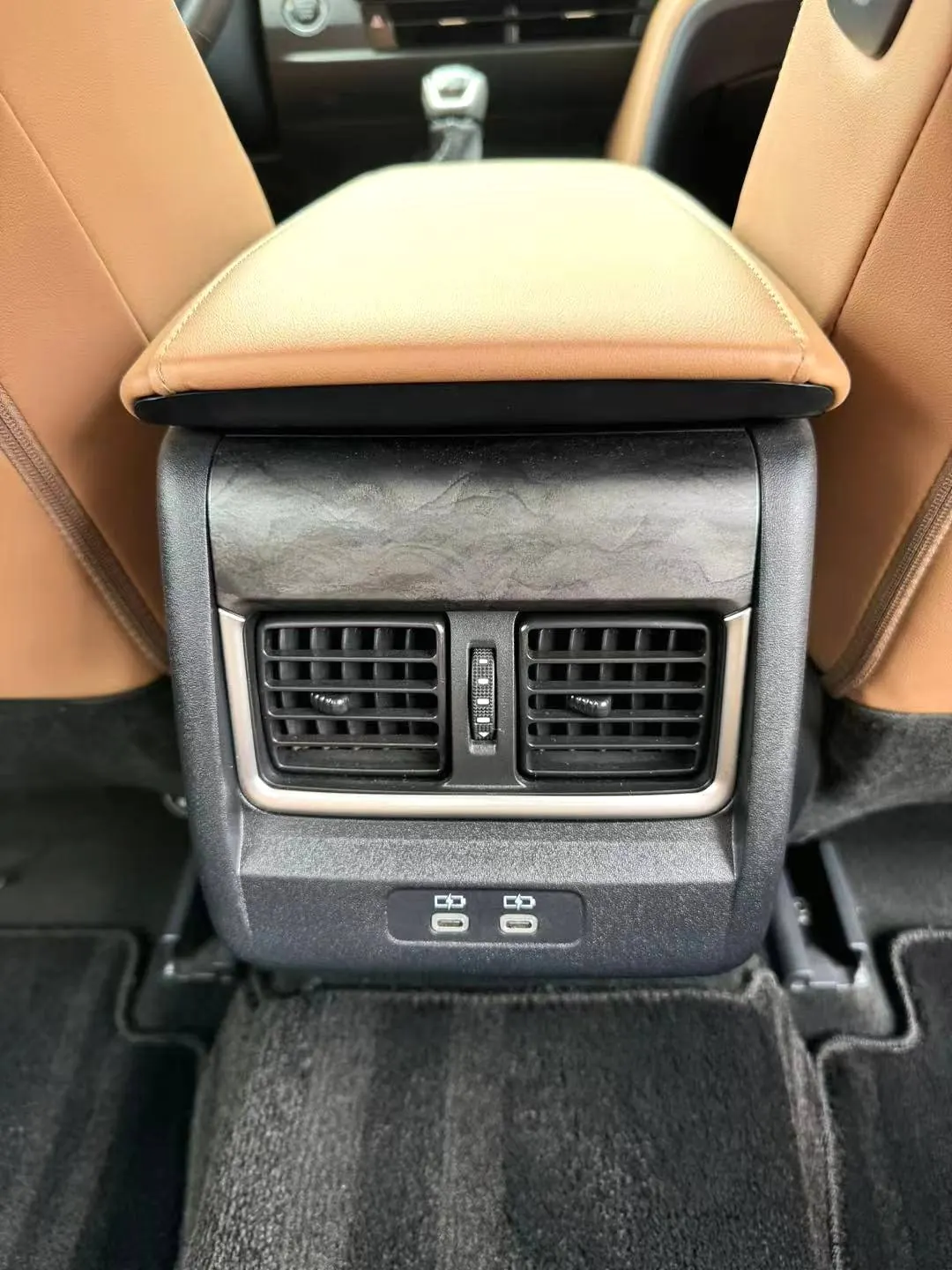 Toyota 2024 Camry 2.0GVP Stepless Deluxe Edition Automatic Transmission 9