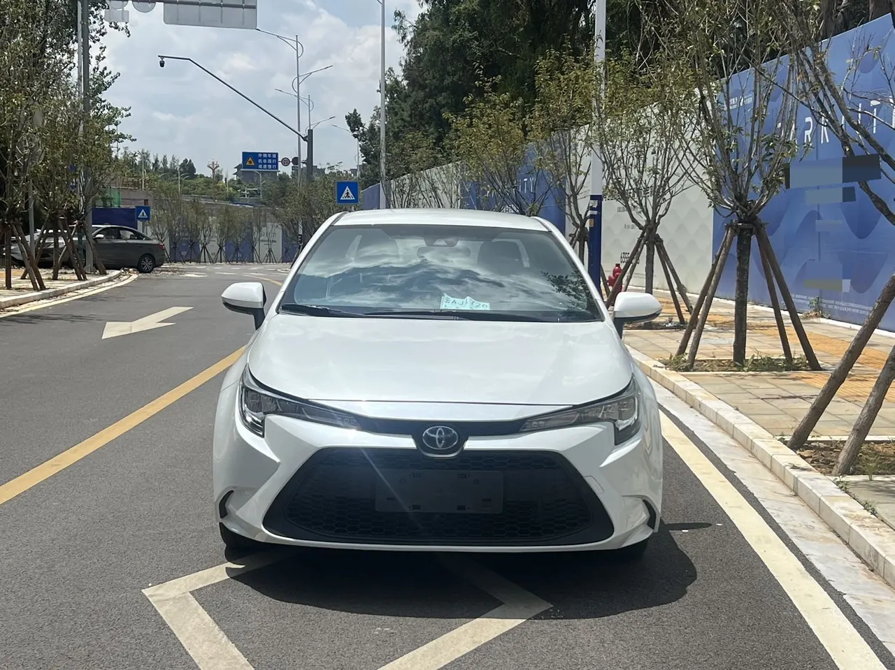 Toyota 2022 Lei Ling Shuangqing 1.8H Stepless Deluxe Edition Automatic Gear 2