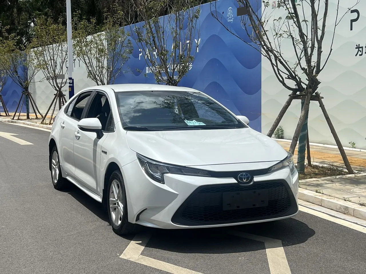 Toyota 2022 Lei Ling Shuangqing 1.8H Stepless Deluxe Edition Automatic Gear 3