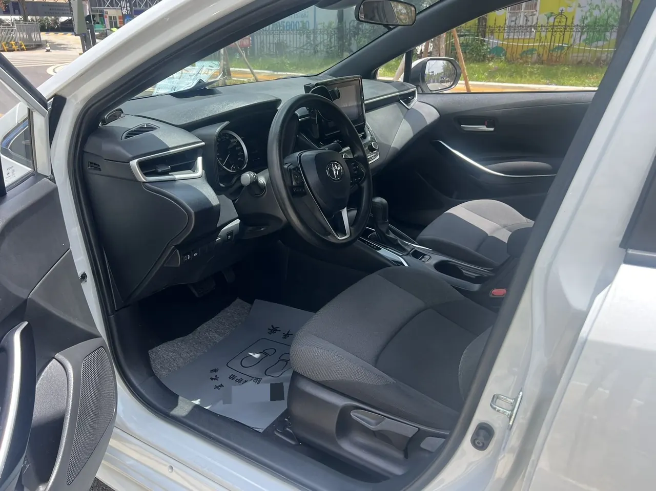 Toyota 2022 Lei Ling Shuangqing 1.8H Stepless Deluxe Edition Automatic Gear 4