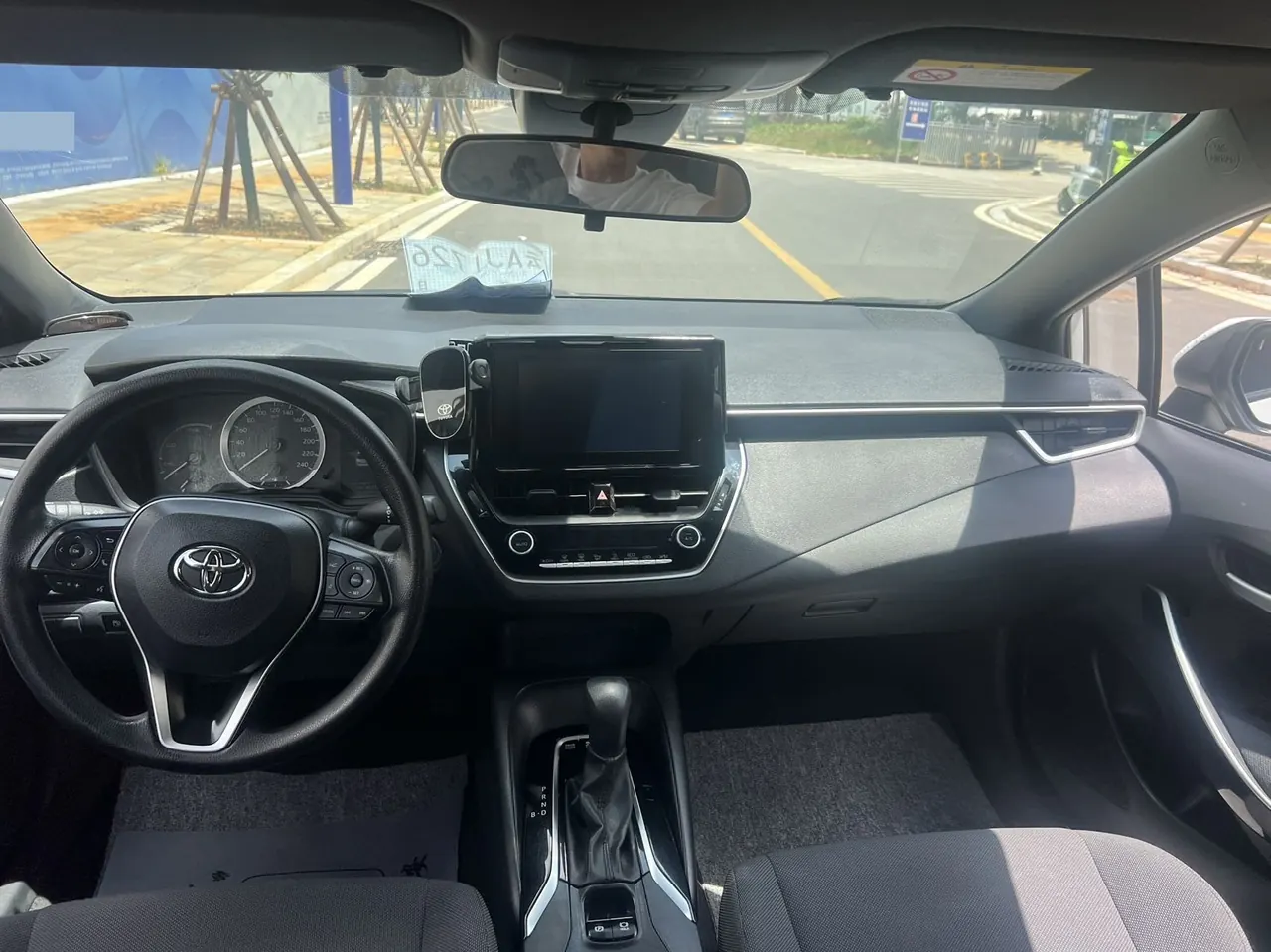 Toyota 2022 Lei Ling Shuangqing 1.8H Stepless Deluxe Edition Automatic Gear 5