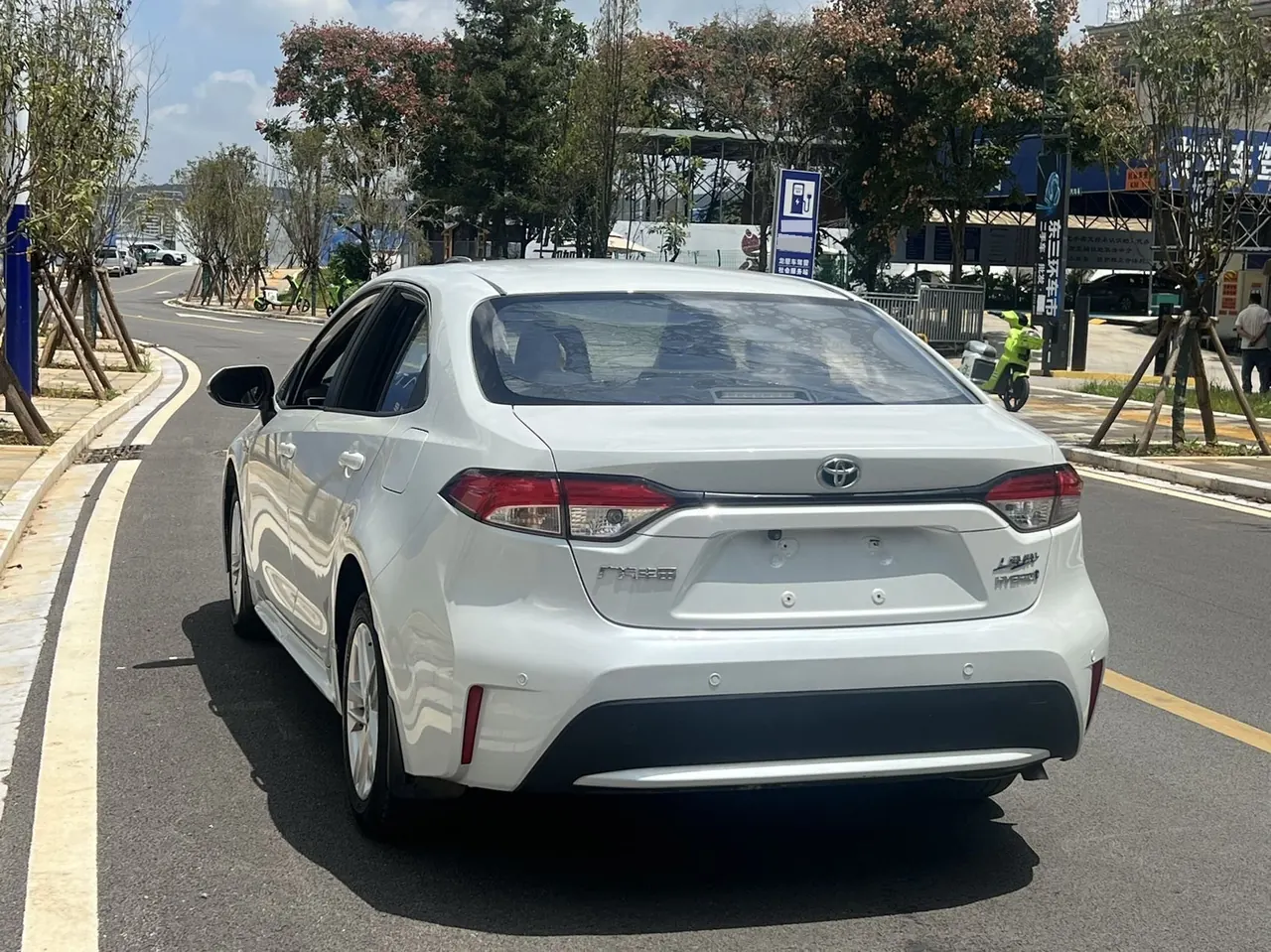 Toyota 2022 Lei Ling Shuangqing 1.8H Stepless Deluxe Edition Automatic Gear 9