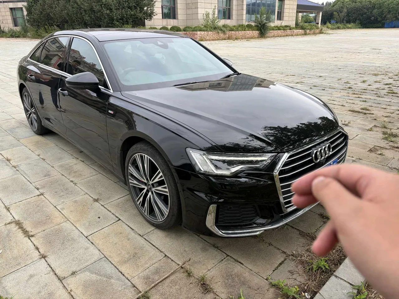 Audi 2022 A6L 2.0TFSI 45TFSI Quattro Selected Dynamic Automatic 2