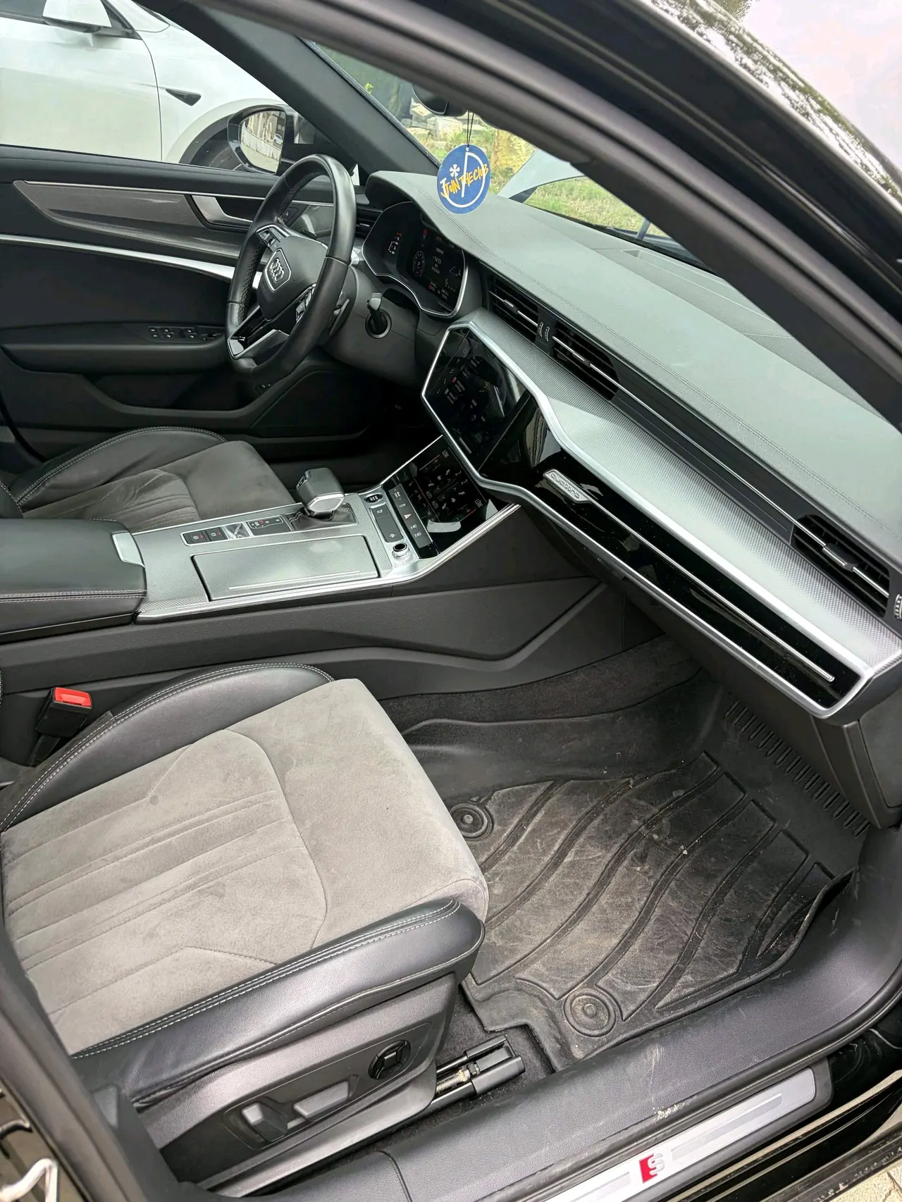 Audi 2022 A6L 2.0TFSI 45TFSI Quattro Selected Dynamic Automatic 3