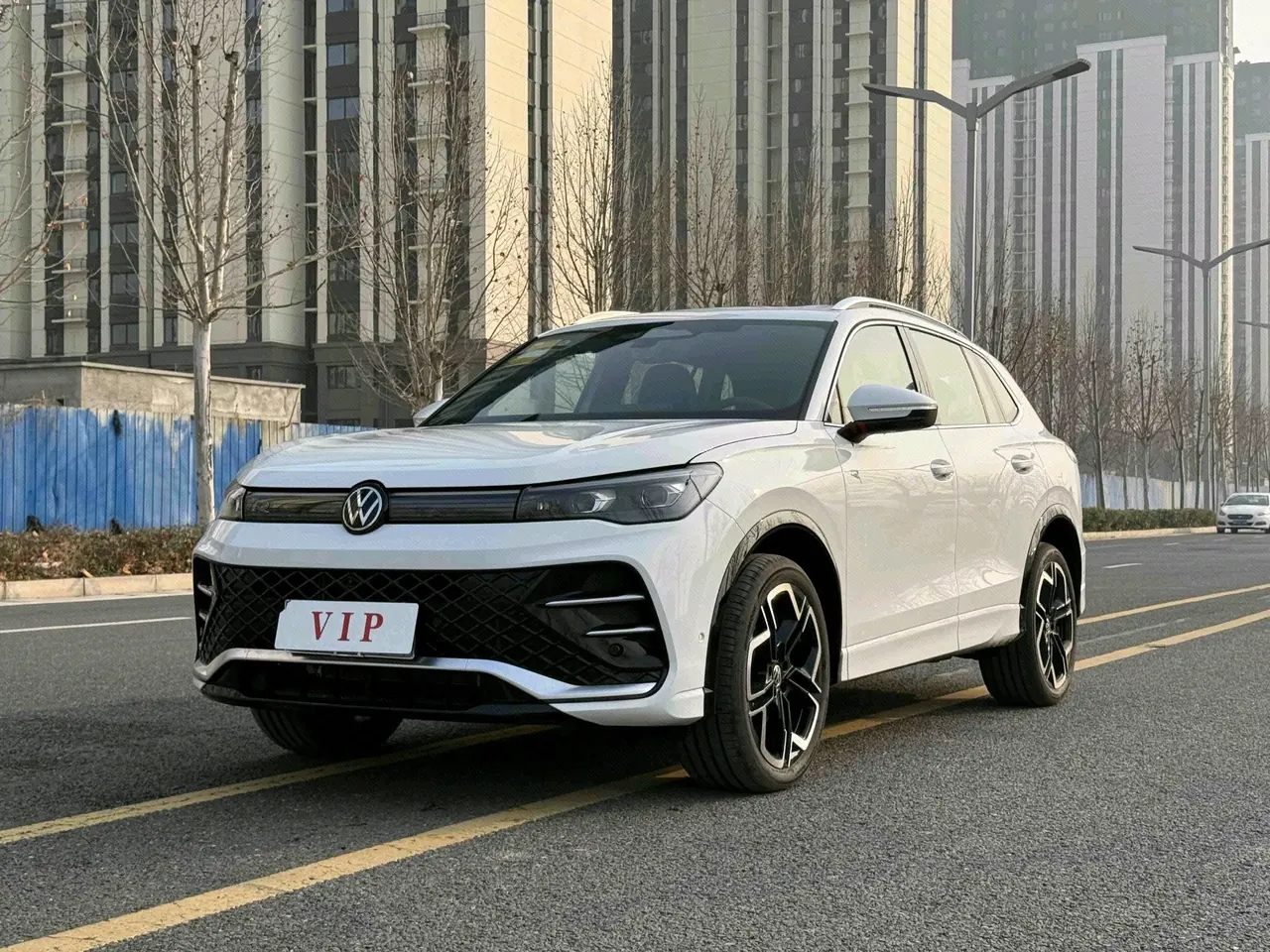 Open image lightbox: Volkswagen 2024 Tiguan L PRO 2.0TSI 380TSI Four-wheel Drive R-Line Smart Edition Automatic Gear