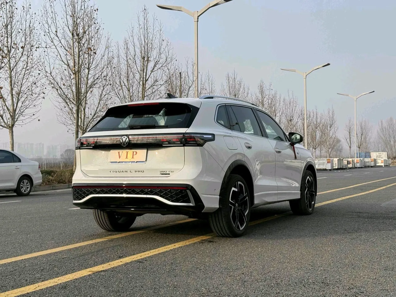 Volkswagen 2024 Tiguan L PRO 2.0TSI 380TSI Four-wheel Drive R-Line Smart Edition Automatic Gear 4