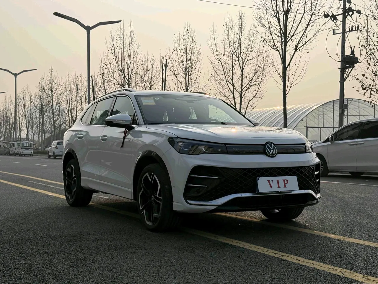 Volkswagen 2024 Tiguan L PRO 2.0TSI 380TSI Four-wheel Drive R-Line Smart Edition Automatic Gear 6