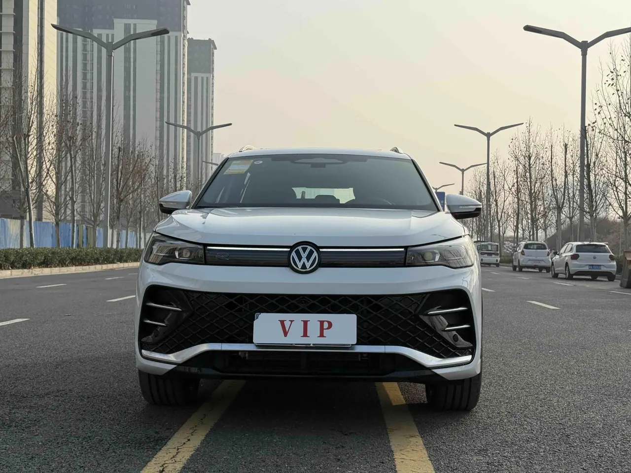 Volkswagen 2024 Tiguan L PRO 2.0TSI 380TSI Four-wheel Drive R-Line Smart Edition Automatic Gear 7
