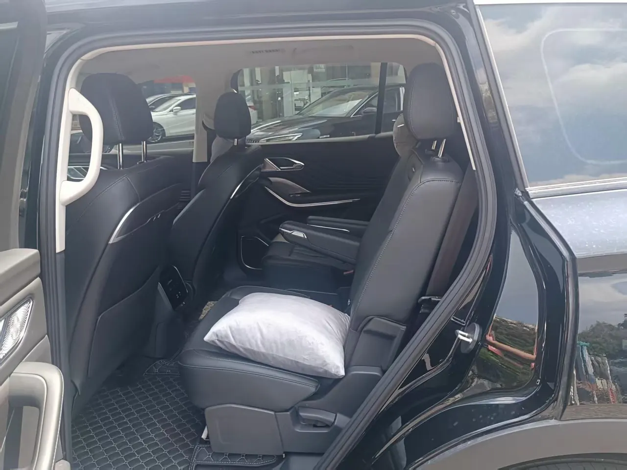 HongQi 2024 HS7 PHEV 2.0T Two-Drive Flag Edition 6-seat Automatic Gear 5