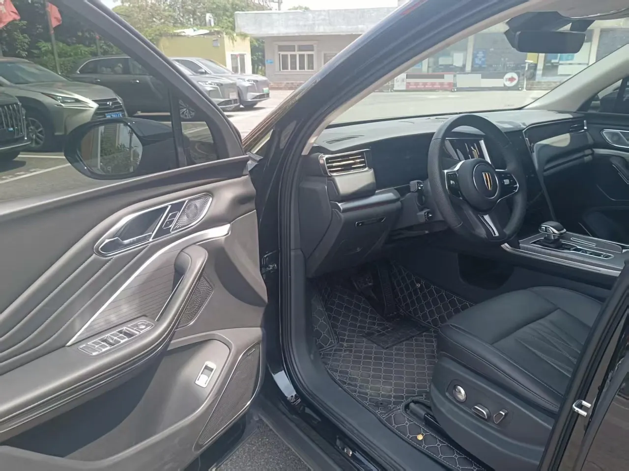 HongQi 2024 HS7 PHEV 2.0T Two-Drive Flag Edition 6-seat Automatic Gear 6