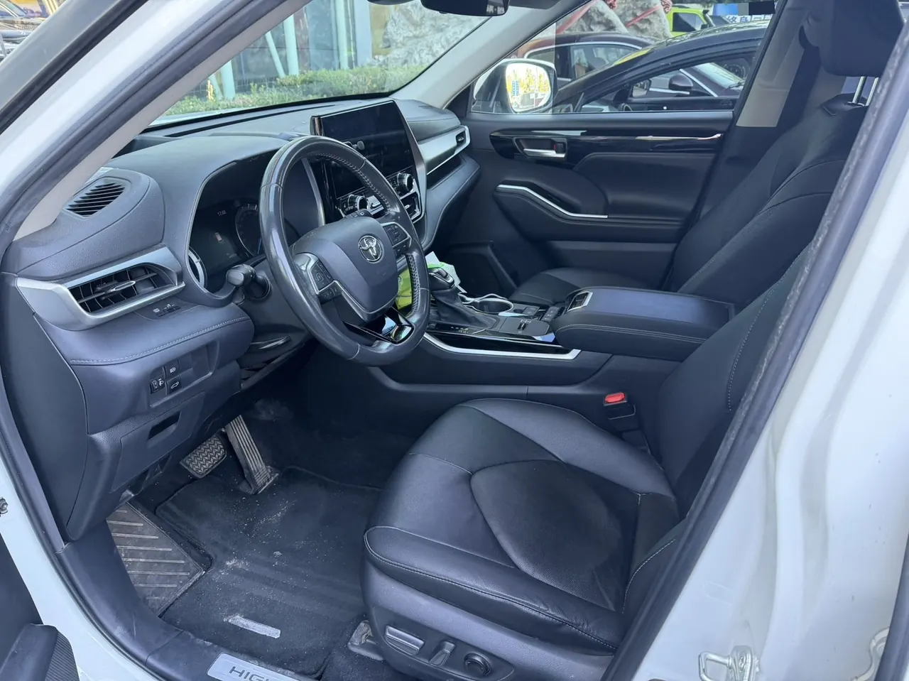 Toyota 2022 Highlander Dual Engine 2.5 Stepless Four-wheel Drive Premium Edition 7-seat Automatic Gear 4