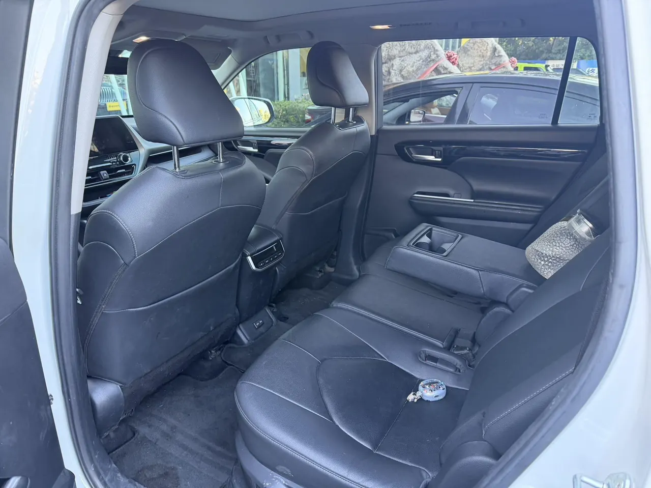 Toyota 2022 Highlander Dual Engine 2.5 Stepless Four-wheel Drive Premium Edition 7-seat Automatic Gear 5