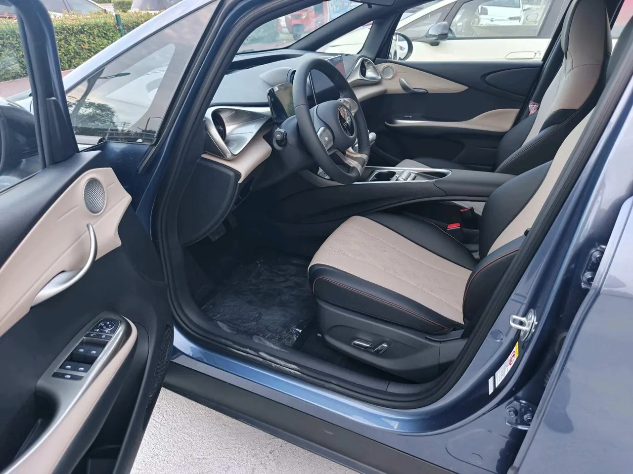 BYD 2025 Dolphins 420km Free Edition Automatic 5
