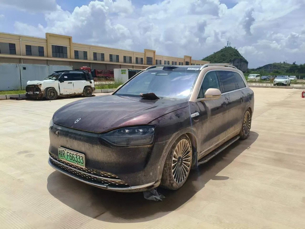 Open image lightbox: AITO 2025 AITO M9 extended range Ultra version 52kWh6 seat version automatic gear