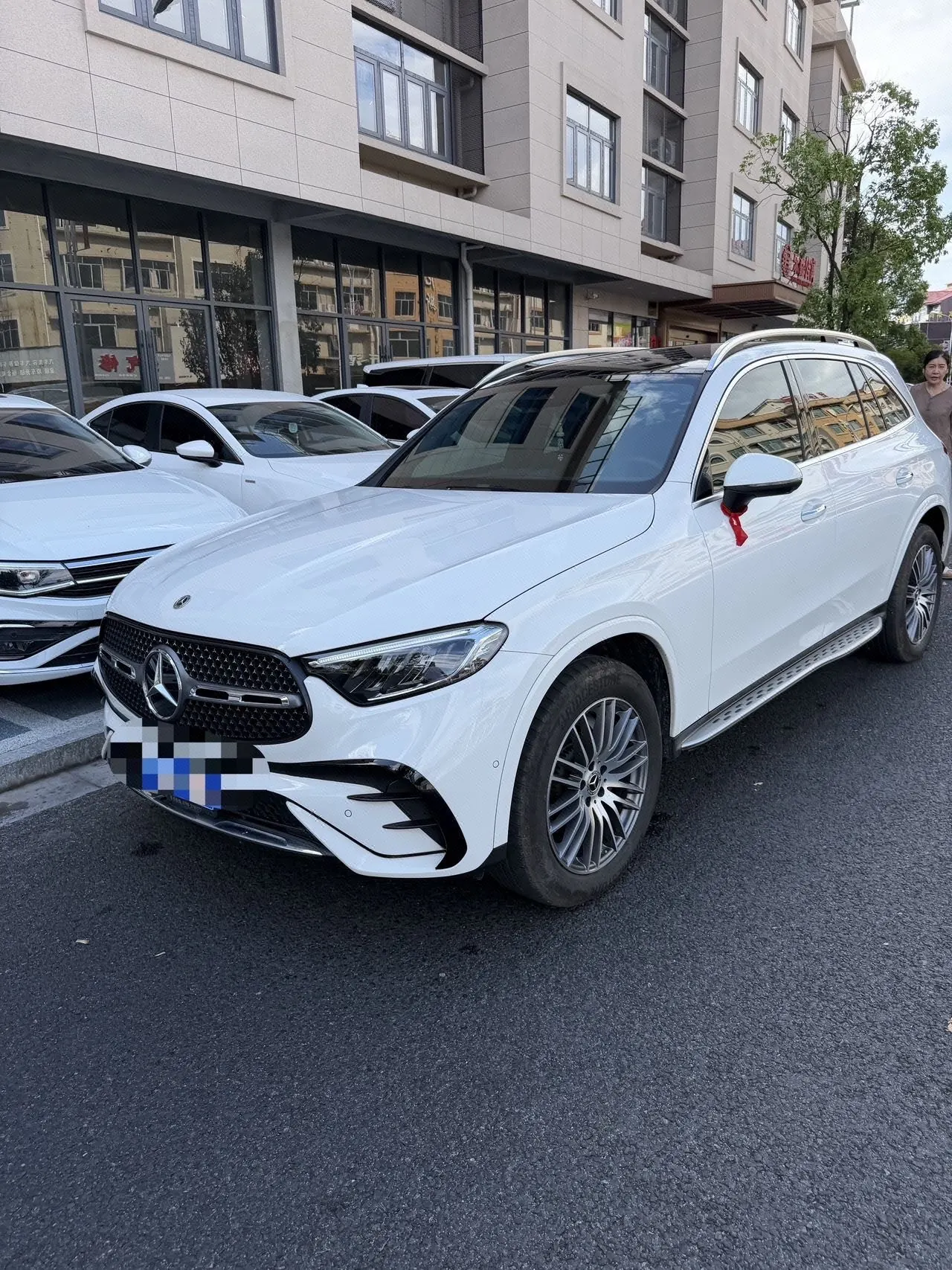 打开图片灯箱:Mercedes Benz 2025 GLC 300 L 4MATIC 48V 2.0T dynamic 5-seat automatic gear