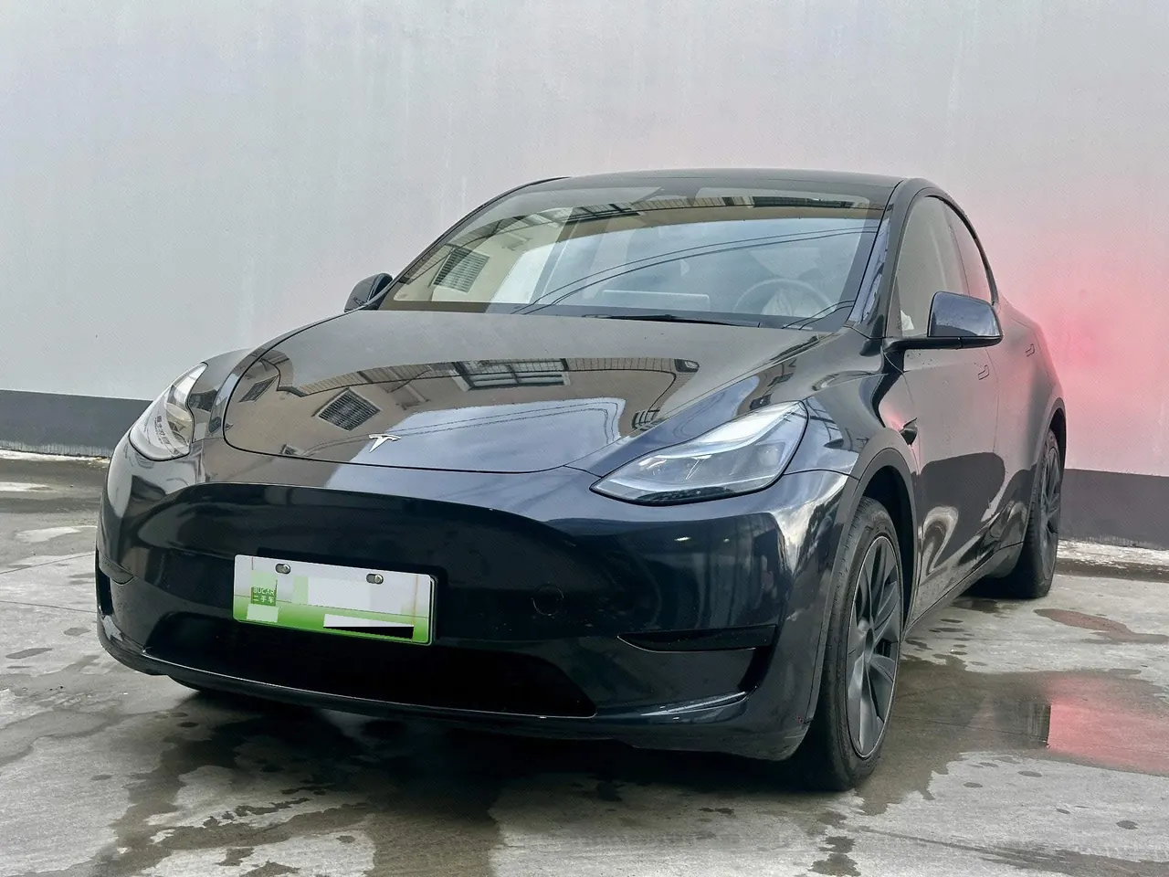 打开图片灯箱：Tesla 2024 Model Y rear-wheel drive version automatic transmission