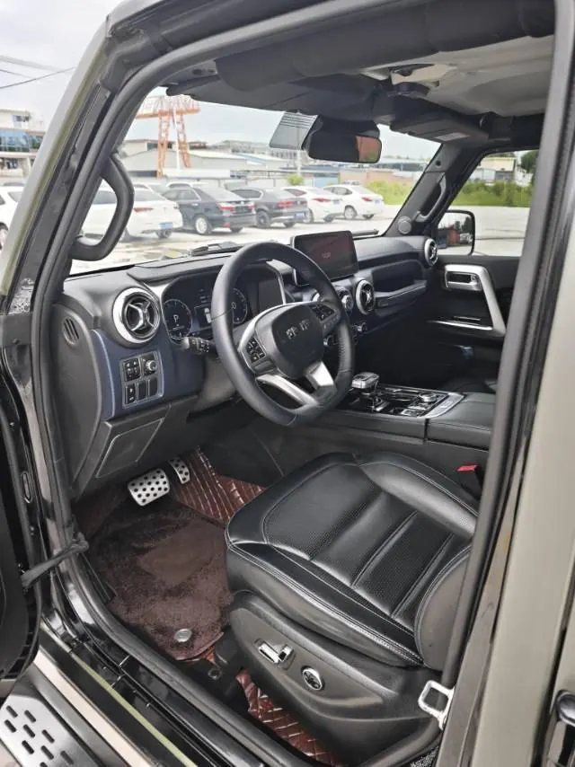 Beijing 2020 BJ40 2.0T 4-wheel drive city hunter version chivalrous automatic gear 7