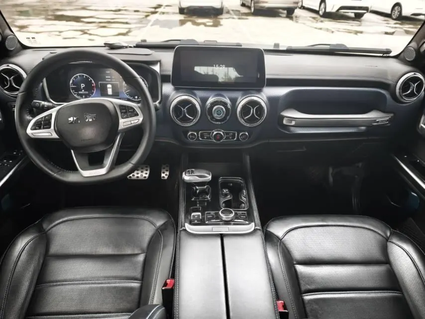 Beijing 2020 BJ40 2.0T 4-wheel drive city hunter version chivalrous automatic gear 8