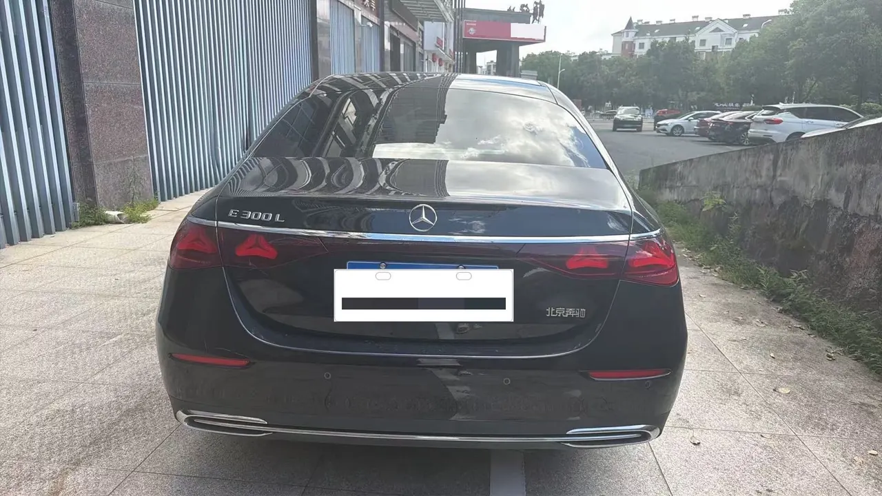 Mercedes Benz E Class 2024 E 300 L 48V 2.0T Luxury Automatic Gear 3