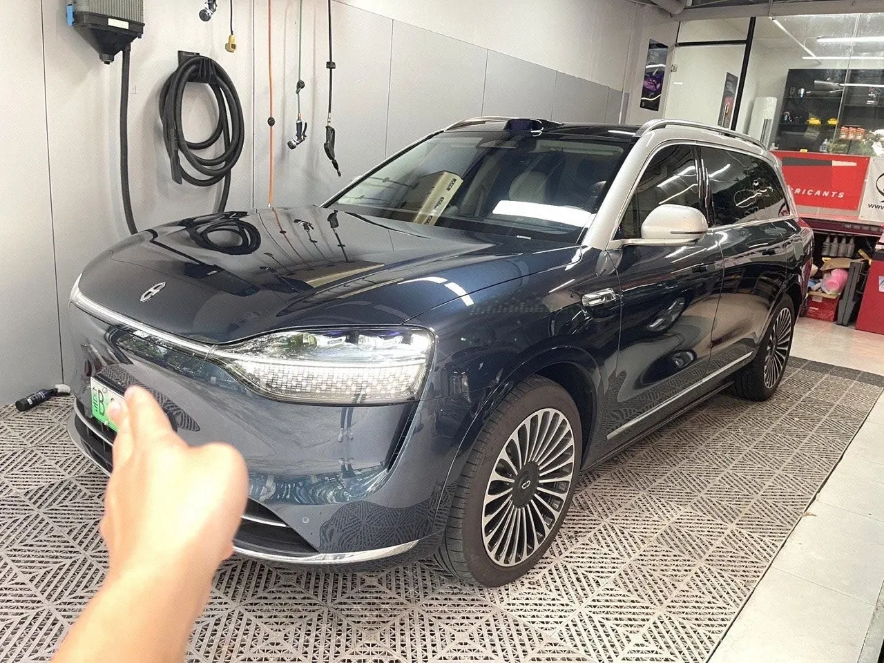 Open image lightbox: AITO 2025 AITO M9 extended range Ultra version 52kWh6 seat version automatic gear