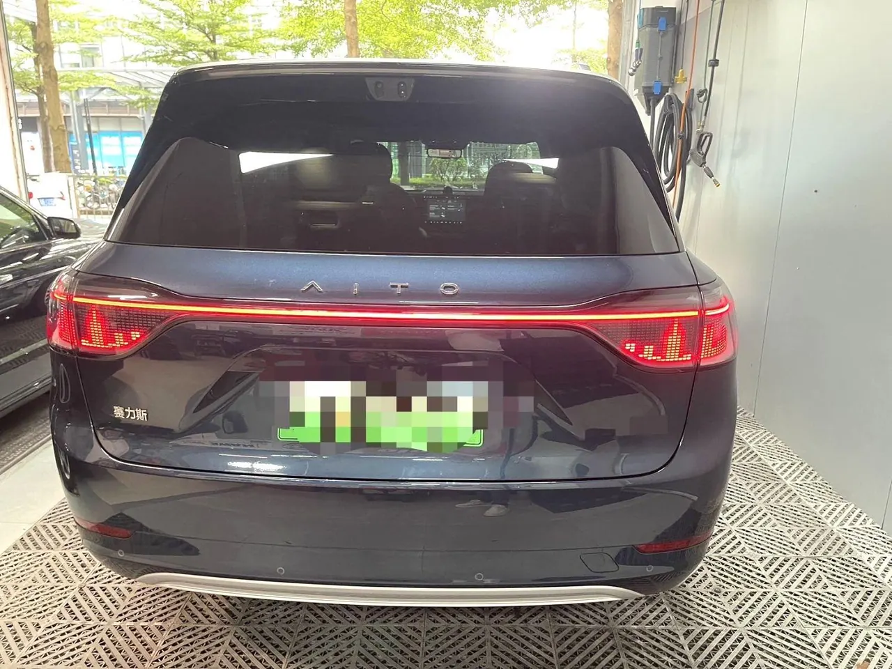 AITO 2025 AITO M9 extended range Ultra version 52kWh6 seat version automatic gear 2