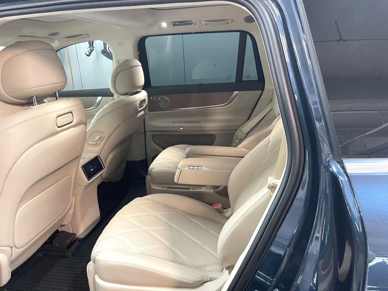 AITO 2025 AITO M9 extended range Ultra version 52kWh6 seat version automatic gear 4