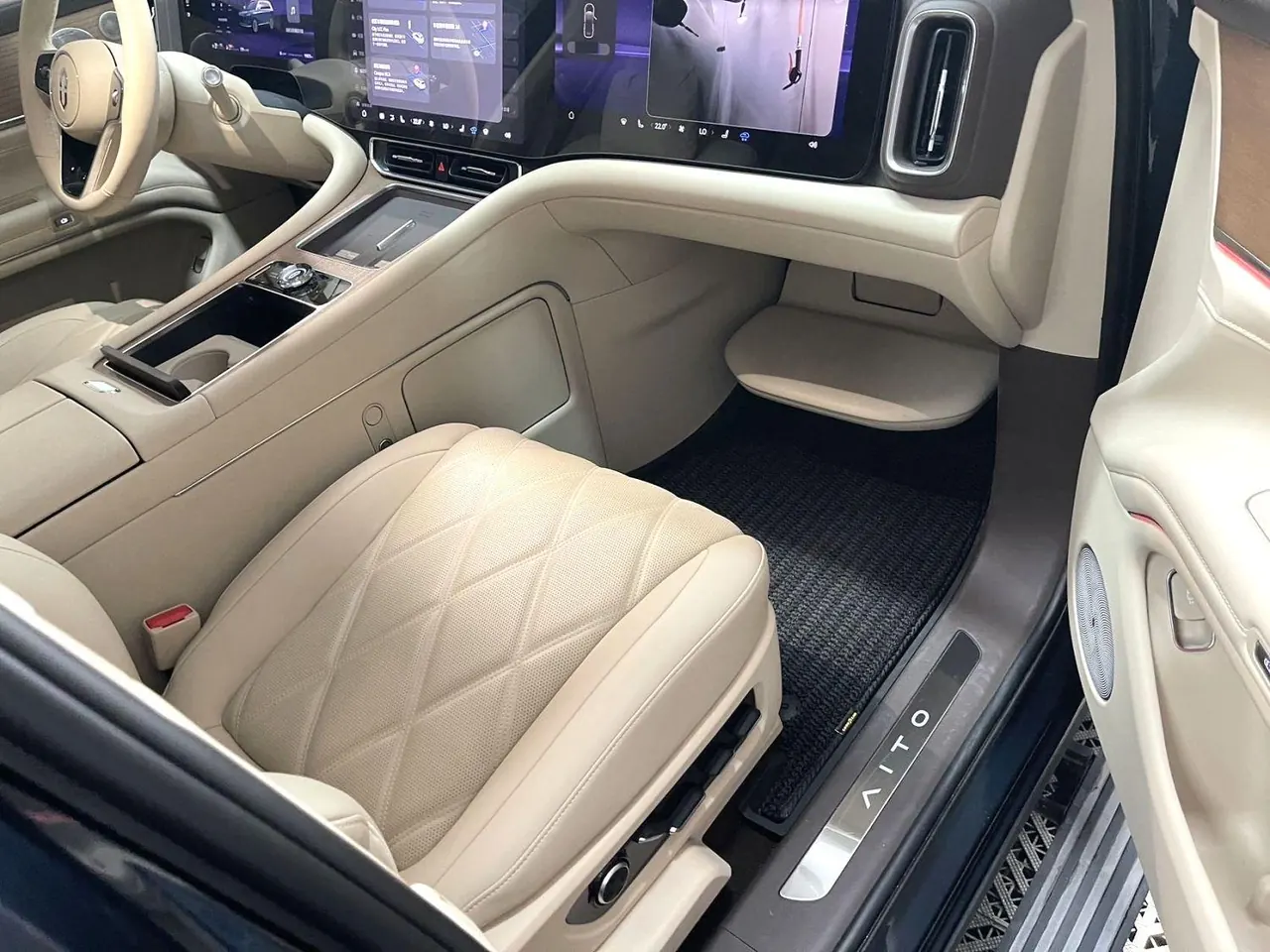 AITO 2025 AITO M9 extended range Ultra version 52kWh6 seat version automatic gear 5