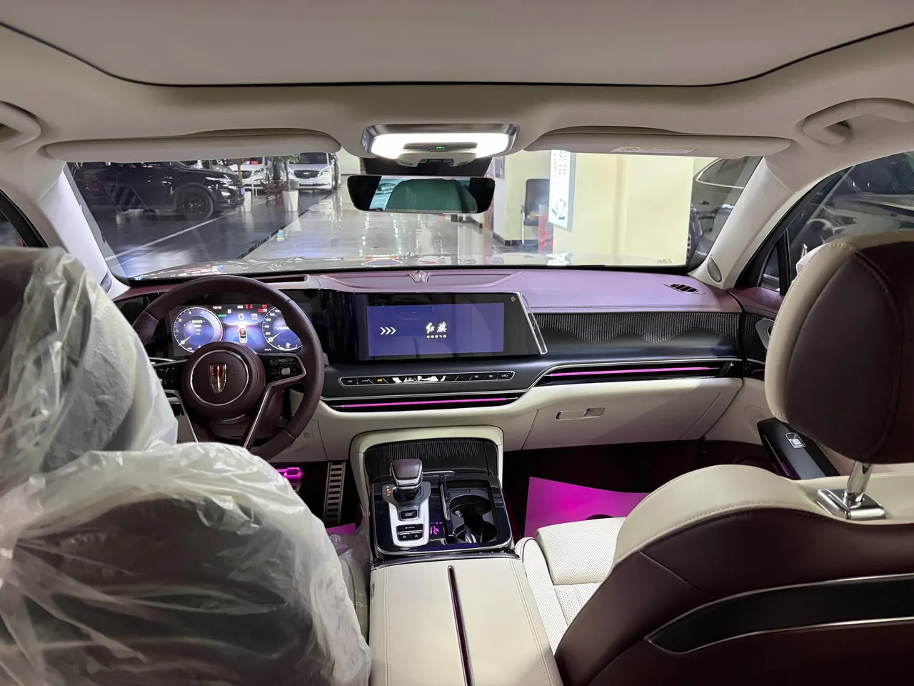 HongQi 2025 H9 48V 2.0T Two-Drive Flag Chang Deluxe Business Edition 5-seat Automatic Gear 9