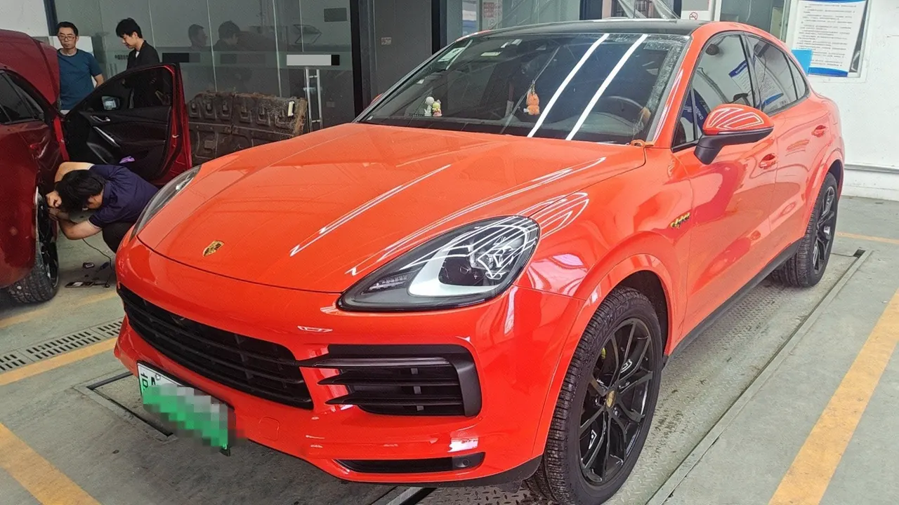 Porsche Cayenne New Energy (Imported) 2020 Cayenne Oil and Electric Hybrid 2.0T Automatic Gear - View 1