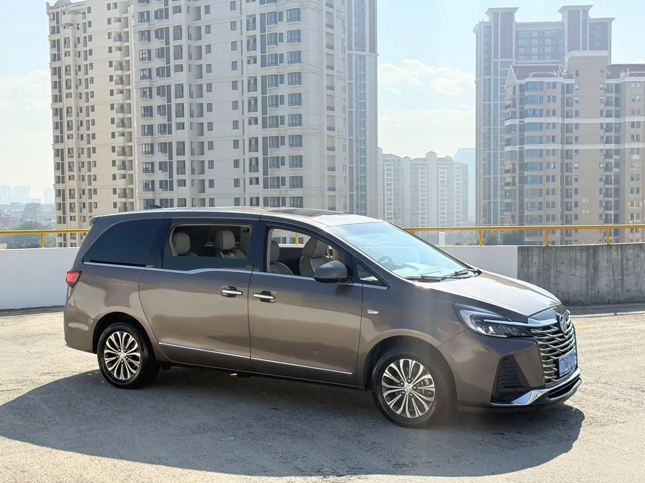 Buick 2022 GL8 Land Business Class 48V 2.0T 652T Luxury Automatic Gear 3