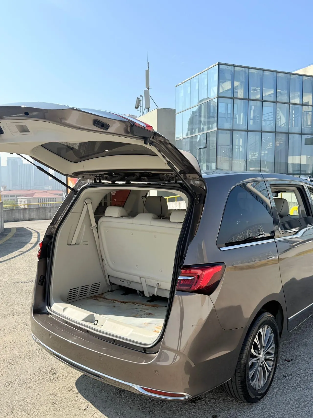 Buick 2022 GL8 Land Business Class 48V 2.0T 652T Luxury Automatic Gear 8