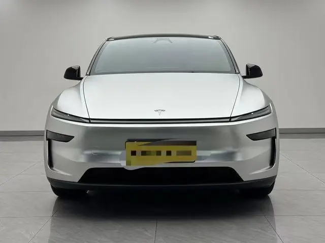 Tesla 2026 Model Y Rear-Wheel-Drive Automatic 6