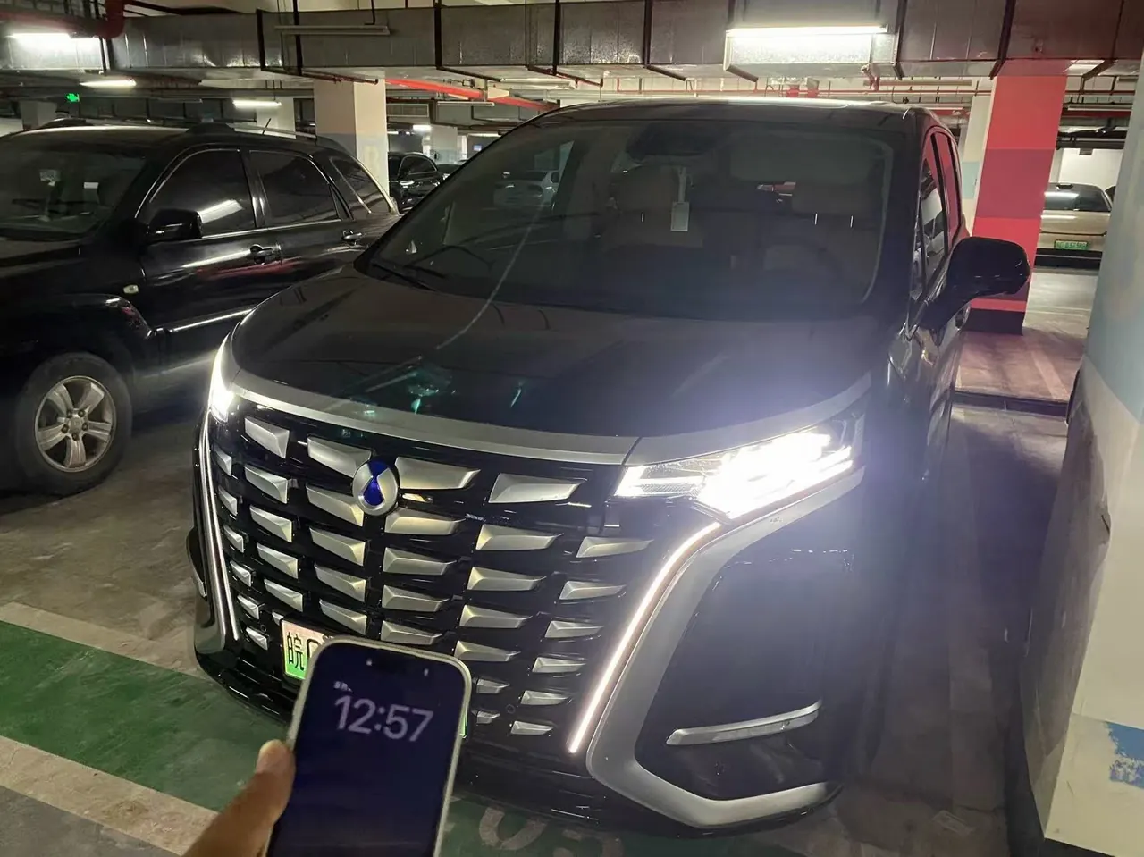 Open image lightbox: Denza 2024 Denza D9 DM-i 1.5T Stepless 980 Four-wheel Drive Honorable Automatic Gear