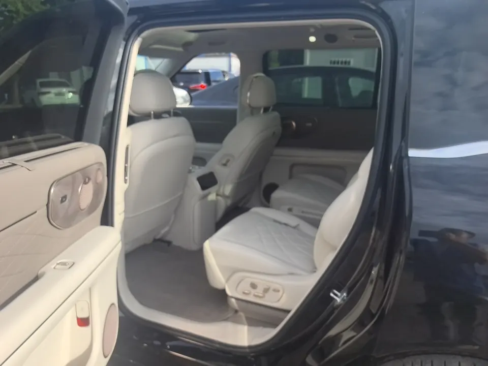 IM 2026 IM LS9 52 Ultra Automatic 3