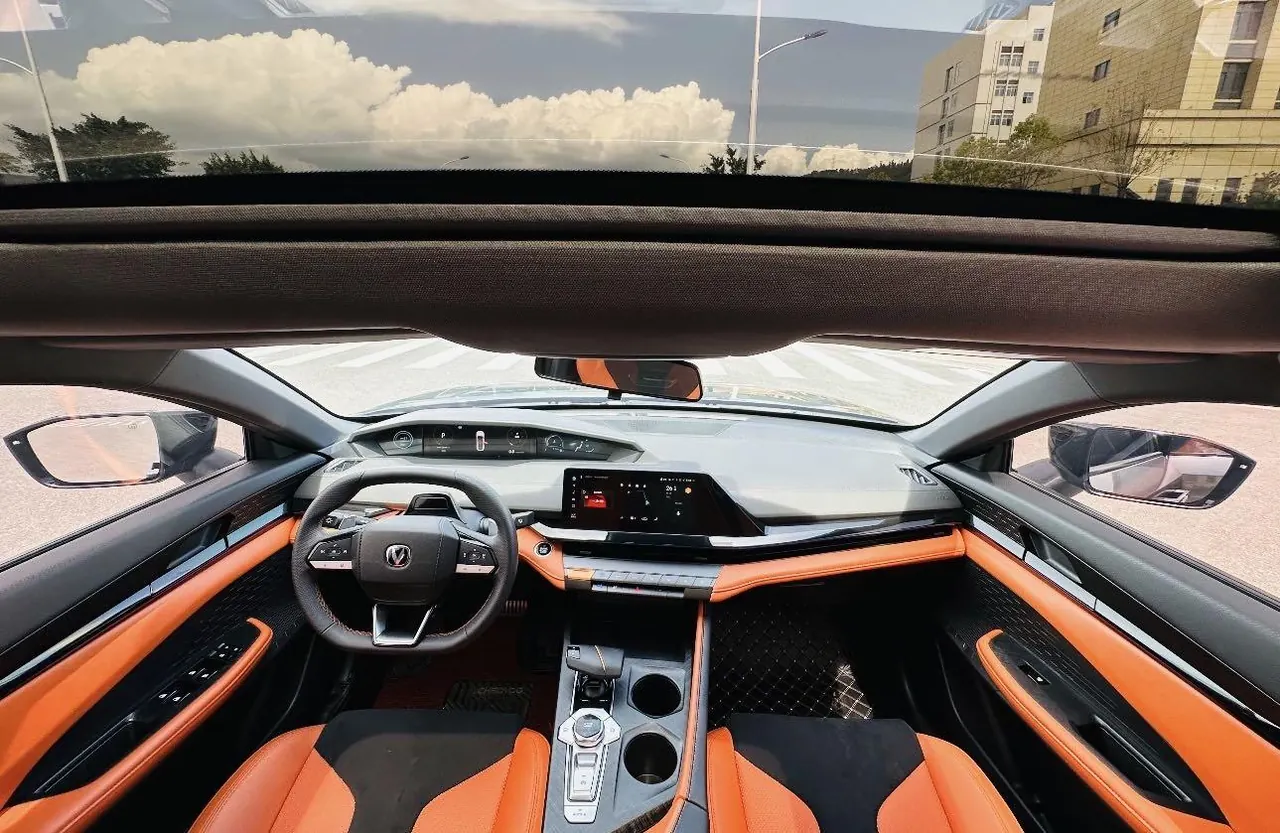 ChangAn 2024 UNI-V 2.0T High Energy Edition Automatic Gear 2