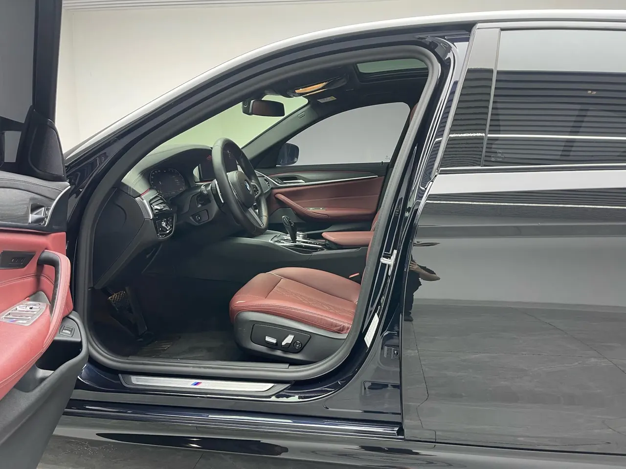 BMW 5 Series 2021 530Li 2.0T Leading M Sports Suit Automatic Gear 4