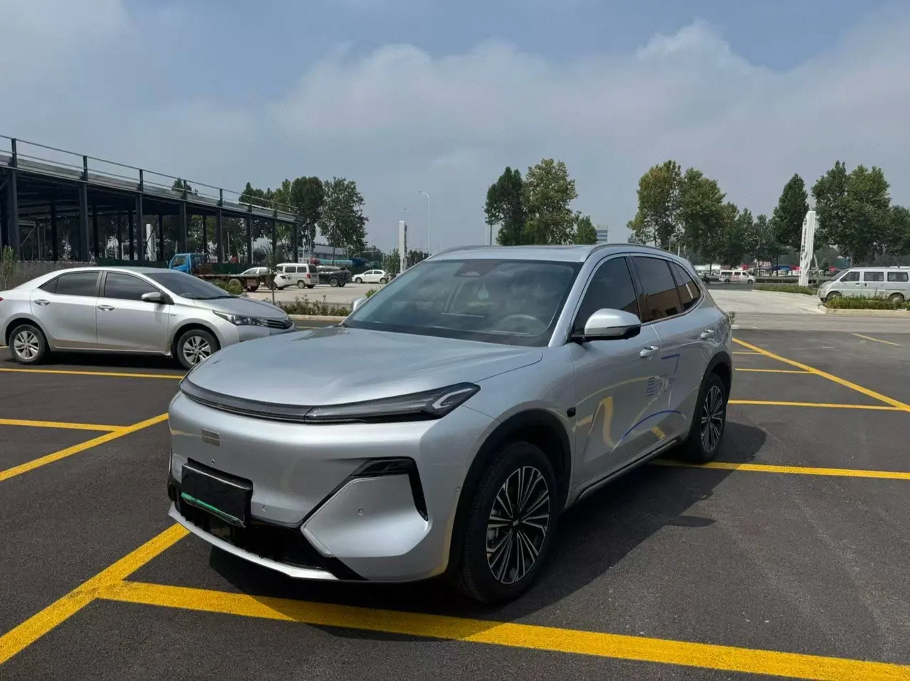 打开图片灯箱:Geely Galaxy 2026 Starship 7 EM-i 1.5 135km Starship Edition Automatic Gear