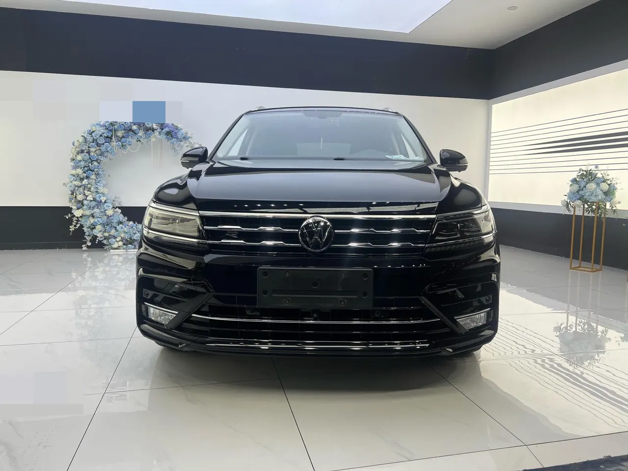 Volkswagen 2021 Tiguan L R-Line 2.0TSI 330TSI Two-Drive Ultimate Automatic Gear 2