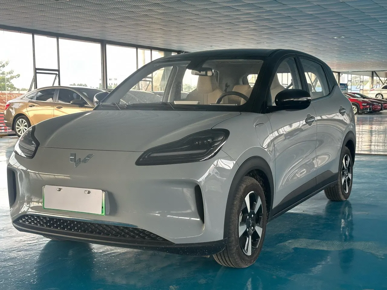 Open image lightbox: WuLing 2024 Plantronics PLUS 401km Five-seat Edition Automatic Gear