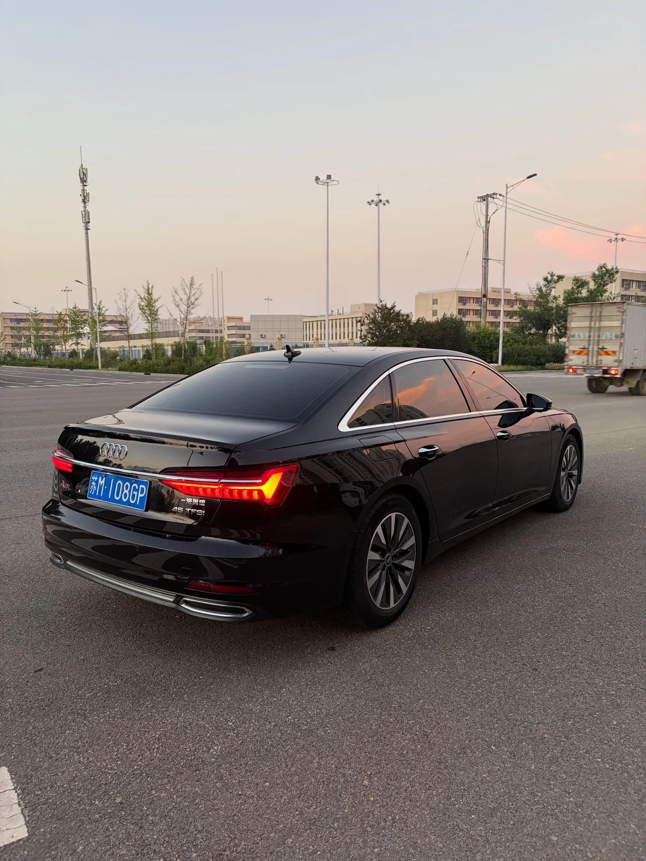 Audi 2022 A6L 2.0TFSI 45TFSI Zhenzhiya Automatic Gear 9