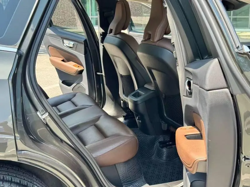 Volvo 2021 XC60 2.0T T5 4-wheel drive Zhiyuan Deluxe Edition Automatic Gear 5